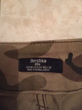 Pantalón camuflaje con cinturón