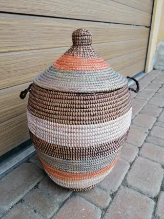 Cesto etnico con manici e coperchio