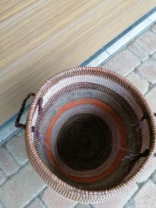 Cesto etnico con manici e coperchio