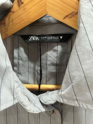 Camisa Crop Zara Rayas Gris Cinturón Talla Única