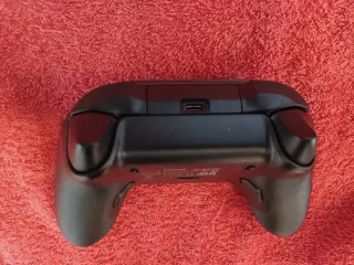 Mando de videojuegos negro