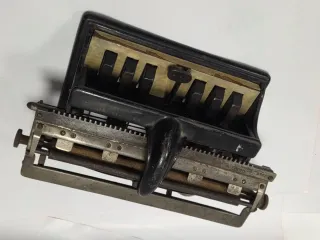 Máquina de escribir The HALL Braille Antigua 1893