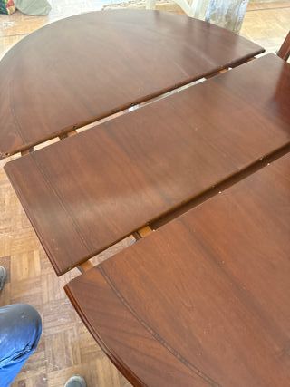 Mesa de comedor redonda de madera