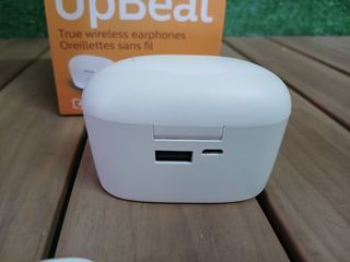 Philips UpBeat Auriculares Wireless Blancos