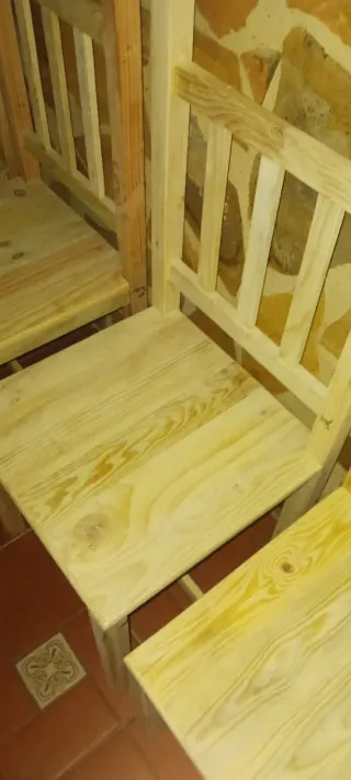 Sillas de madera de pino nuevas