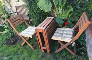 Mesa y 2 Sillas de maderaTeca,como nuevo