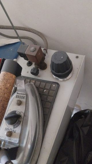 Ferro da stiro con caldaia e asse