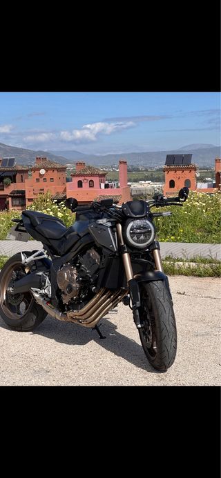 Honda CB650R con Akrapovic RACING LINE TITANIUM