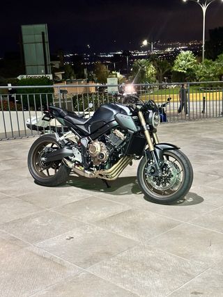 Honda CB650R con Akrapovic RACING LINE TITANIUM