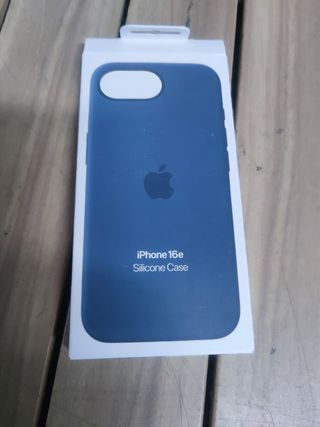Funda de silicona para el iPhone 16e - Verde lago