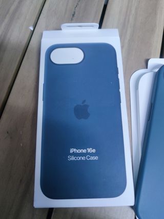 Funda de silicona para el iPhone 16e - Verde lago