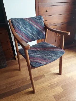 Butaca de madera, sillón, silla con brazos