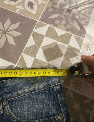 Minigonna jeans blu con borchie oro