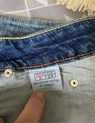 Minigonna jeans blu con borchie oro