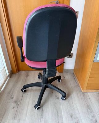Silla de escritorio rosa y negra