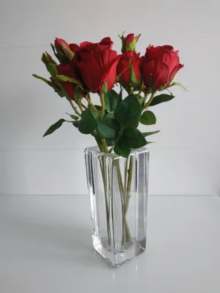 Florero Sevres firmado base cristal