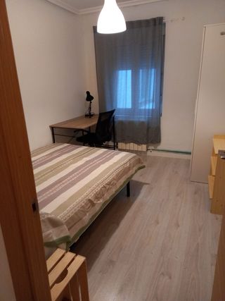 Habitacion en Calle Obispo Almarcha. Leon