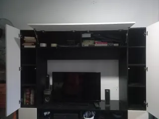 Mueble TV Negro y Blanco,solo mueble. No envios.