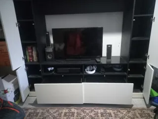 Mueble TV Negro y Blanco,solo mueble. No envios.