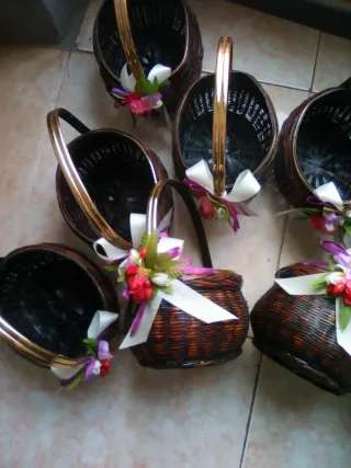 Cestas de mimbre artesanales decoradas