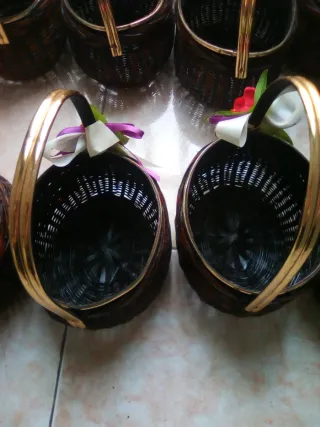 Cestas de mimbre artesanales decoradas