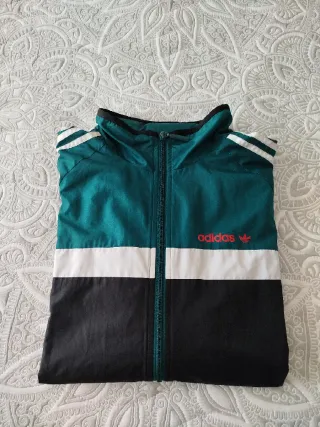 Cortavientos Adidas Retro con capucha integrada