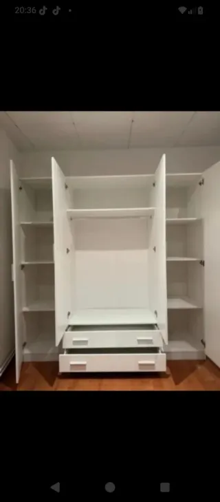 Armario blanco de madera