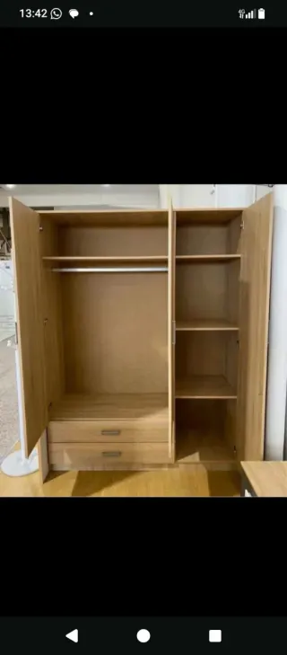 Armario blanco de madera