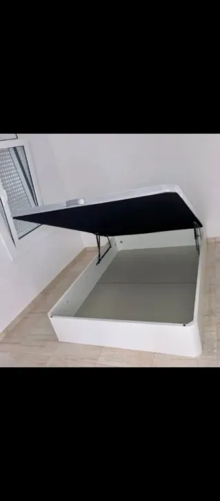 Armario blanco de madera