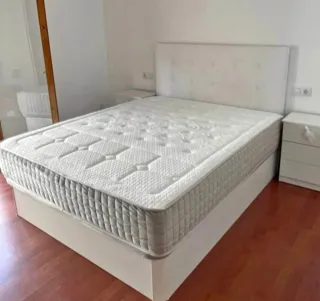 Armario blanco de madera