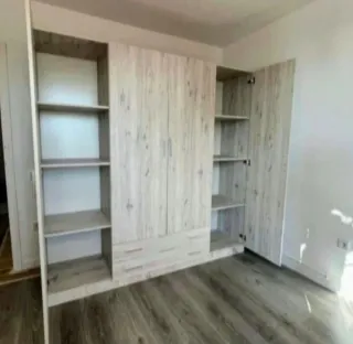 Armario blanco de madera