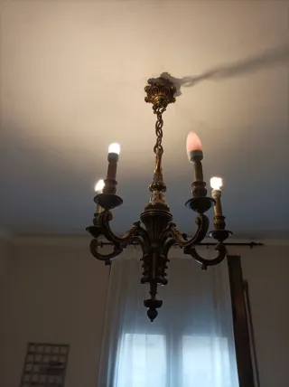 Lámpara de techo antigua