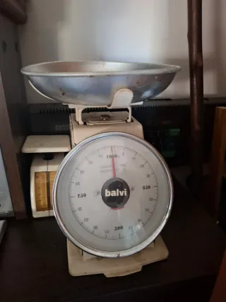 Balanza antigua Balvi 1000g