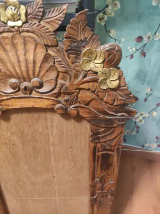 Marco de madera tallado