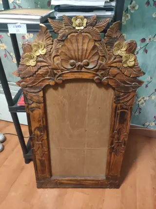 Marco de madera tallado