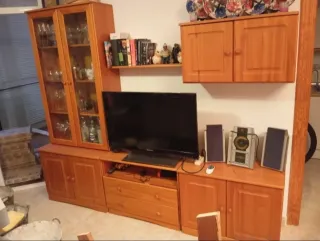 Mueble de salón madera y cristal