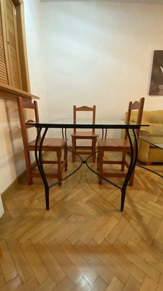 3 Mesas cristal forja y 4 sillas madera