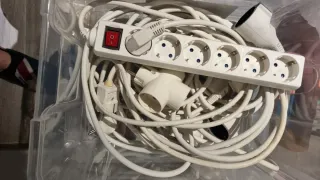 Pack cables y enchufes en caja