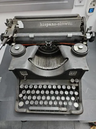 Máquina de escribir Hispano-Olivetti