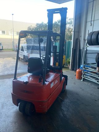 Carretilla elevadora Linde naranja