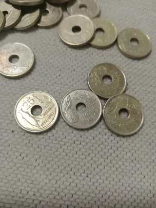 Monedas 25 Pesetas. 4 monedas 1 euro