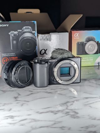 Cámara Sony Alpha ZV-E10 + Objetivo 16-50