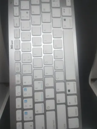 Tastiera bluetooth trust per pc, mac, android, ios