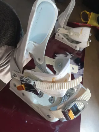 Tabla Snowboard Quechua Chica 154. Con fijaciones.