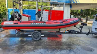 Semirrígida Valiant 5.20 con motor 75 con remolque