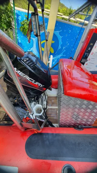 Semirrígida Valiant 5.20 con motor 75 con remolque