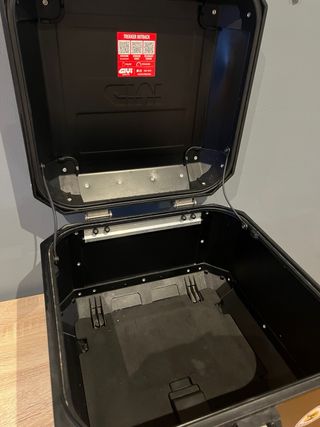 Baúl Givi Trekker Outback 42L Negro