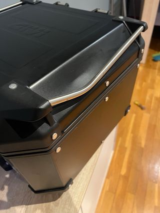 Baúl Givi Trekker Outback 42L Negro