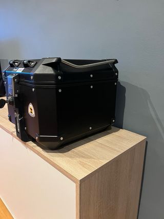 Baúl Givi Trekker Outback 42L Negro