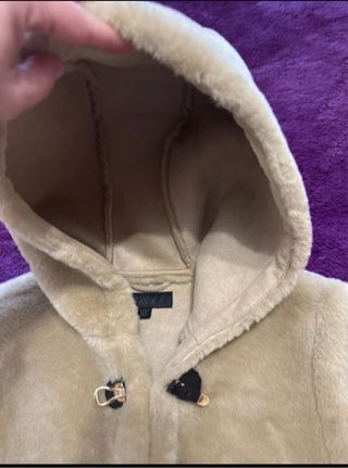 Chaleco pelo Zara beige con capucha